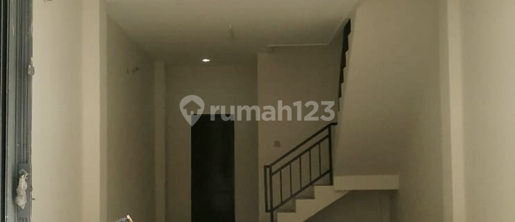 Brand New Shop House Ready for Use in a Prime Roadside Location 1