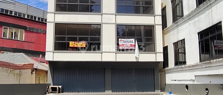 New Super Strategic Shop House with Ample Parking in Pajajaran, Bogor 1