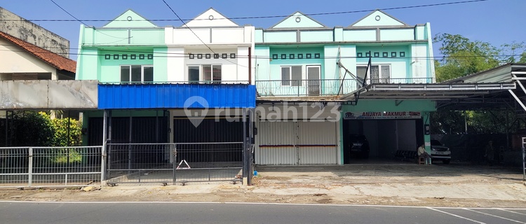 Strategically Located Shop House with Extra Land Bonus on the Side and Back of the Building. 1
