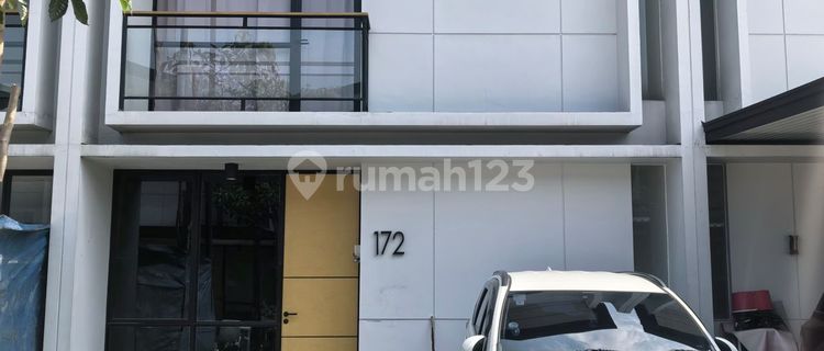 For Rent: Lippo Village Karawaci Cendana View House, Ready to Occupy, Good Condition, Already Equipped with Canopy and Bathtub, Strategic Location Near Campus, Mall, and Toll Road. 1