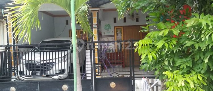 Ready-to-Occupy House in the Housing Complex Near Gelora Bung Tomo Stadium 1