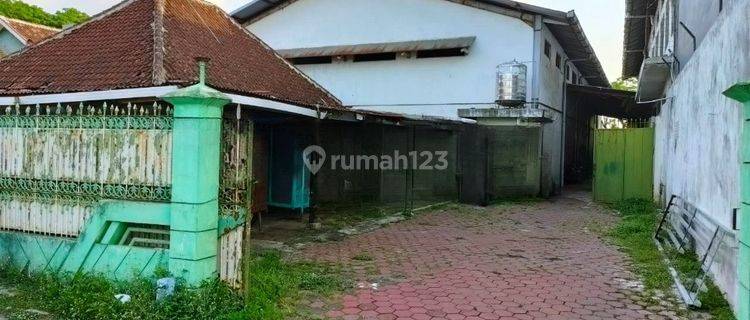 Gedung Luas 2 Bangunan Dekat Jalan Utama Kepanjen 1