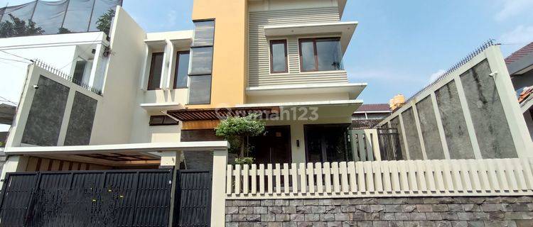 RUMAH CANTIK 2 LANTAI FURNISHED DI RAWAMANGUN, JAKARTA TIMUR 1