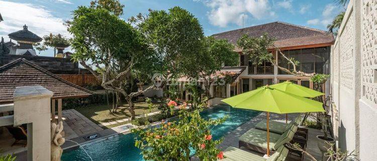 FOR SALE SPACIOUS 4 BEDROOM FAMILY VILLA WITH GARDEN IN BATU BELIG SEMINYAK - RF4754 1