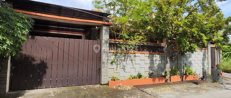 Dijual Rumah Cantik Semifurnished lingkungan nyaman di Sumber Solo 1