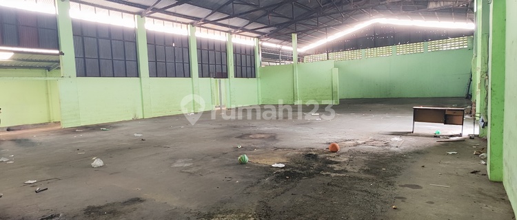 Disewakan Ruang usaha & Gudang di jl utama Jebres Solo dekat UNS akses kontainer 1