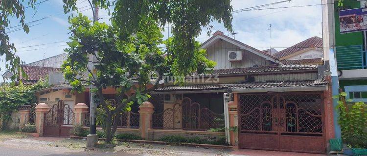 Dijual rumah harga miring bisa untuk usaha di Manahan Solo 1