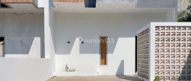 Dijual Rumah Minimalis Baru Gress 2 lt Fully Furnished Solo Baru 1