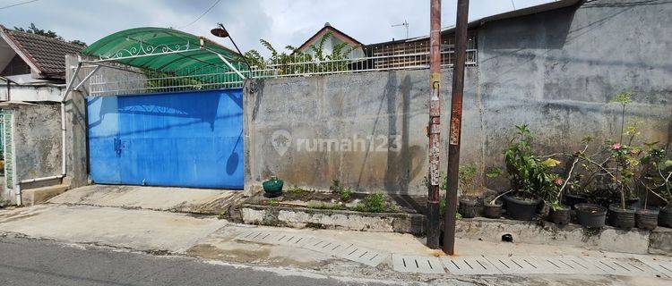 Rumah Nyaman sisa lahan luas di dekat Mall Paragon Solo 1