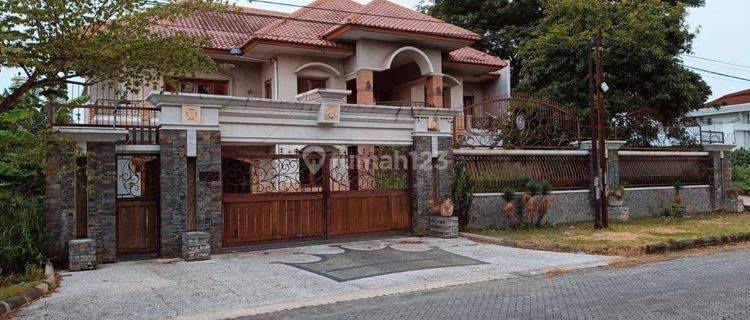 Rumah Mewah 2 lantai area Elite di Solobaru  1