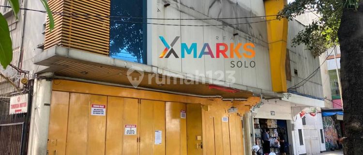 3-story ready-to-use shop house on Slamet Riyadi Street, Solo 1