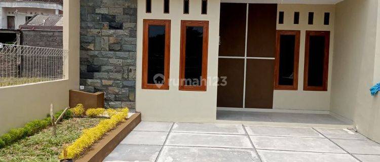 Rumah Baru Minimalis di Banjarsari Solo 1