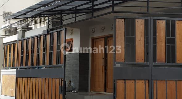 Rumah Tengah Kota Selangkah ke Solo Grand Mall 1