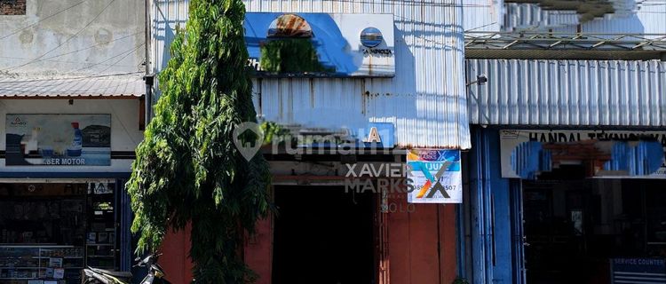 Three-Story Shop House on Main Road, Wonogiri, Central Java 1