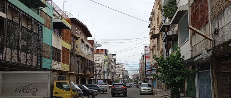 Shop house in the heart of Medan city, Bandung Street, Cirebon Street intersection. 1