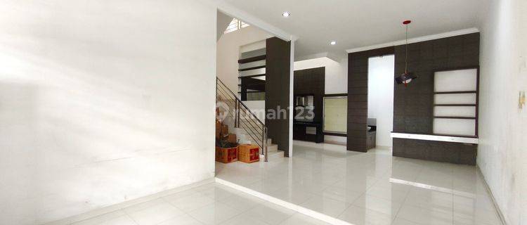 Dijual Villa 3 Lantai Semi Furnished Komplek Cemara Asri Jalan Camelia 1