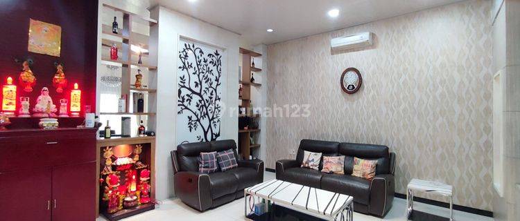 Dijual Villa 2 Lantai Furnished di Komplek Cemara Kuta, Jalan Nusa Dua, Medan Estate 1