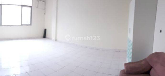 Disewa Rumah 4 Lantai Jalan Belakang Pasar, Otista, Pusat Kota 1