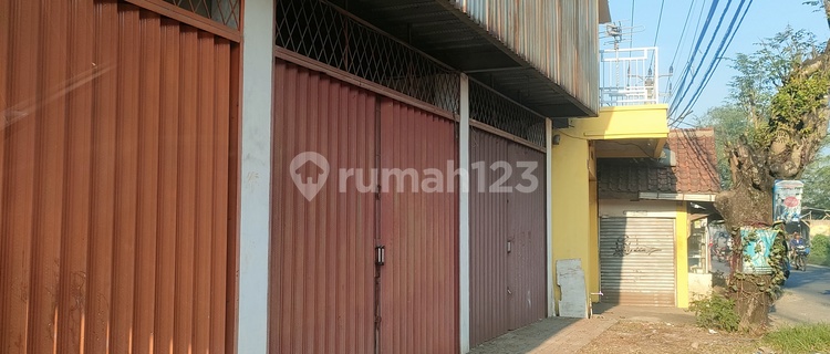 Affordable shop house for rent on the main road near Curug Bitung, Tangerang 1