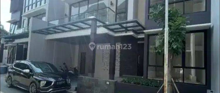 Disewakan Rumah Bagus Besar 3 Lantai Di Ciputat/cireunde  1