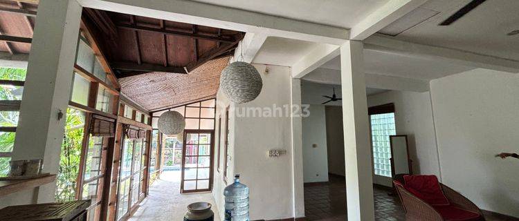 Dijual Rumah Full Furnished Dengan Kebun Luas di Padangsambian, Bali 1