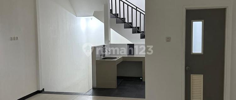 Sewa Ruko Terawat Siap Pakai 3 Lantai di Karapitan 1