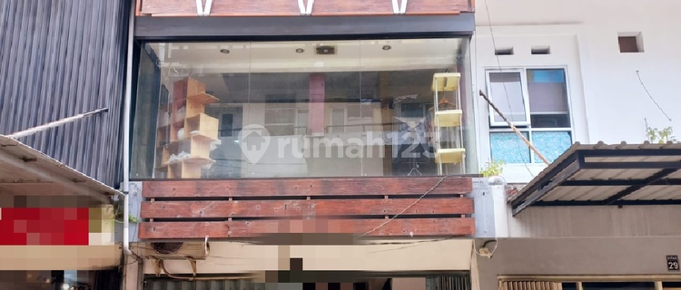 3-Story Shop House + 3rd Floor Boarding Rooms for Rent Cheap, One Step Away from Ub Suhat Malang 1