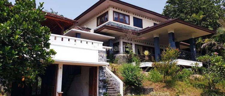 Villa Cantik 2 Lantai di Cidokom Cisarua Bogor SHM 1