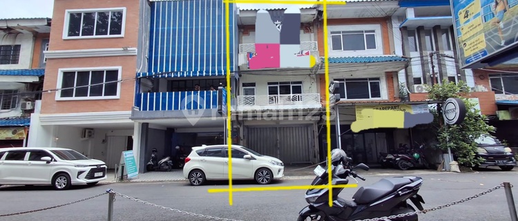 Strategic 3-Story Shophouse For Sale Near Mall, Spacious Parking, Denpasar Bali 1