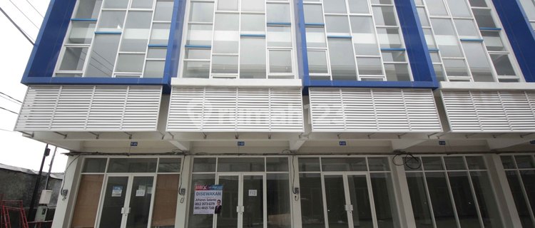 Affordable Rungkut Industrial Section One Shophouse for Rent 1