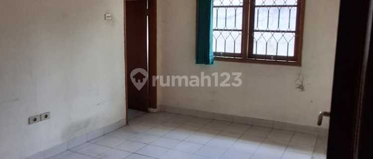 For Rent: House with Land Area 465 m2 and Building Area 250 m2, SHM Certificate, Strategic Location @Ciputat 1