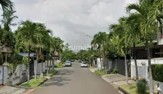 Rumah Lokasi Bagus Dekat Taman Dan Hadap Utara di Permata Buana Jakarta Barat 1