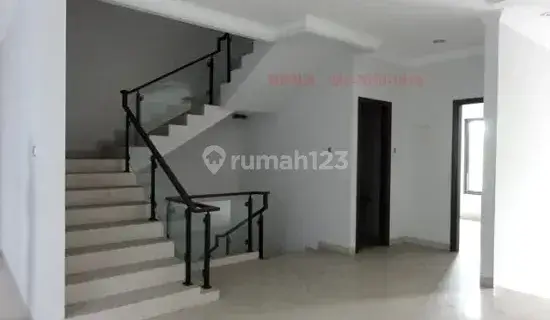 Rumah Brand New Hadap Ke Utara Dan Lantai Granite Permata Buana, Jakarta Barat 1