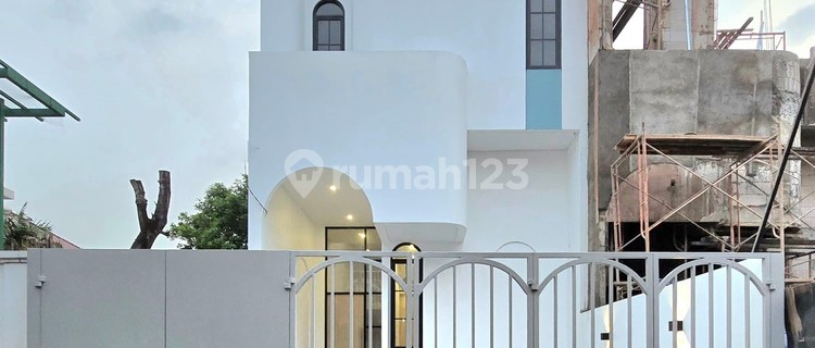 Nice Ready-to-Live House in Joglo, West Jakarta 1