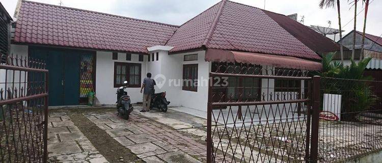 Dijual Rumah 4 kamar dekat USU Medan pinggir jalan 1