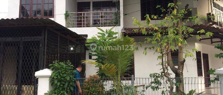 Dijual rumah 5 kamar dekat USU Medan SHM 1