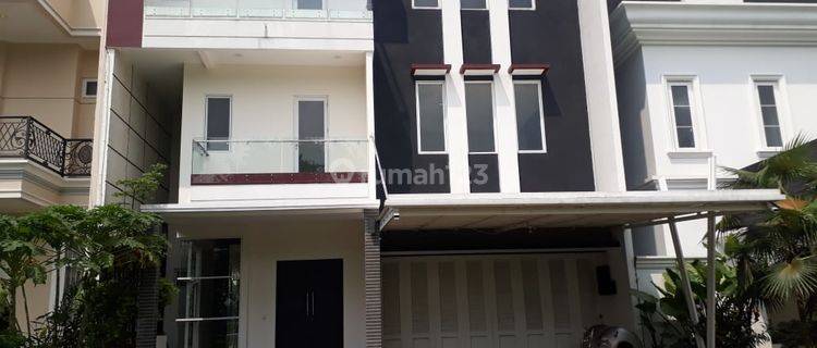 Dijual Rumah Luas Ada Private Pool!! di Sutera Onix 1