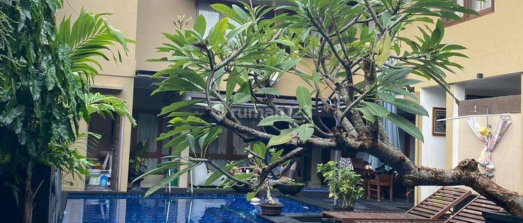 Rumah Mewah Dengan Kolam Renang di Bintaro Sektor 3 1