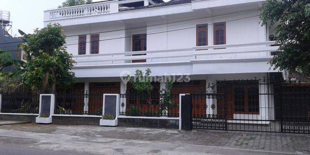 Rumah Besar 2 Lantai Pinggir Jalan Parkir Luas Dekat Xt Square Jogja 1