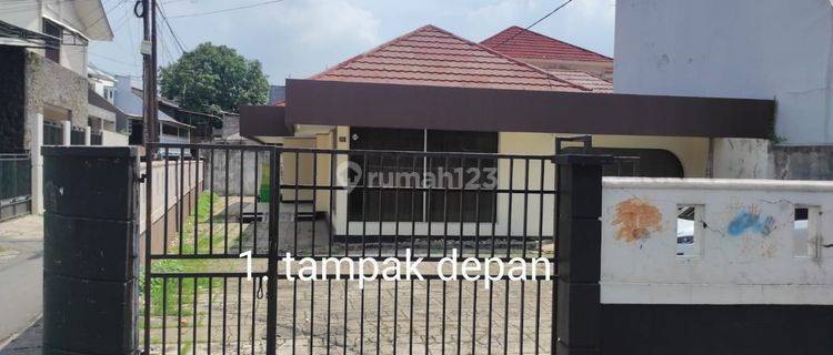 Di  RUMAH 2,5 lantai Lokasi DI Kramat SENTIONG  Jak - Pus*Akses Mobil BEBAS BANJIR Dekat Stasiun Kereta ATM, Bank Perkantoran 1