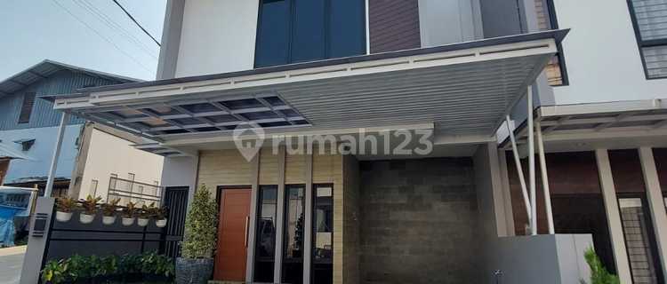 2-Story House with 3 Bedrooms Near Al Fath School Cirendeu 1