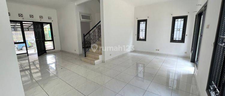 Disewakan Rumah Cantik Siap Huni di Kota Baru Parahyangan Bandung 1