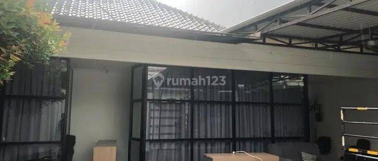 Di Sewakan Rumah Luas Lokasi Strategis di Menteng, Jakarta Pusat 1