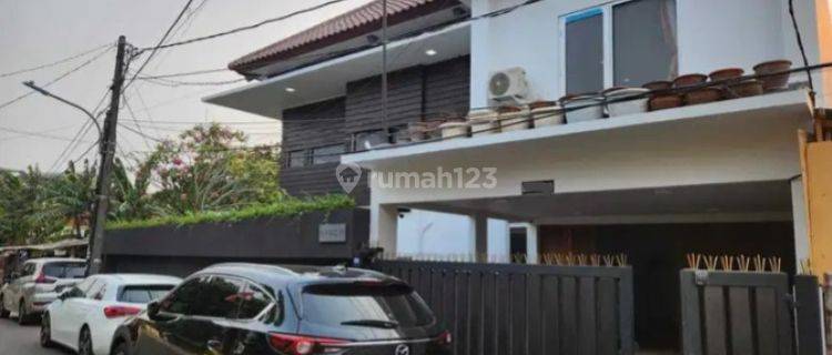 Di Jual disewakan Rumah Hook 2 Lt Dalam Komplek Kav Dki Meruya Selatan, Jakarta Barat 1