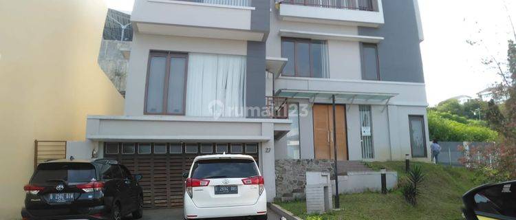 Di Jual Rumah Cantik 3 Lantai, Termurah Di Bukit Dago   1