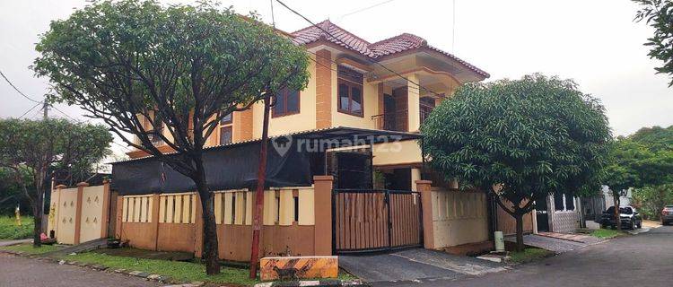 Rumah Cantik Hook Kemang Pratama 3 1