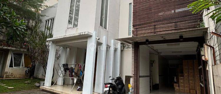 Rumah Mewah Sangat Dekat Ke Scbd Sudirman, Lingkungan Nyaman 1