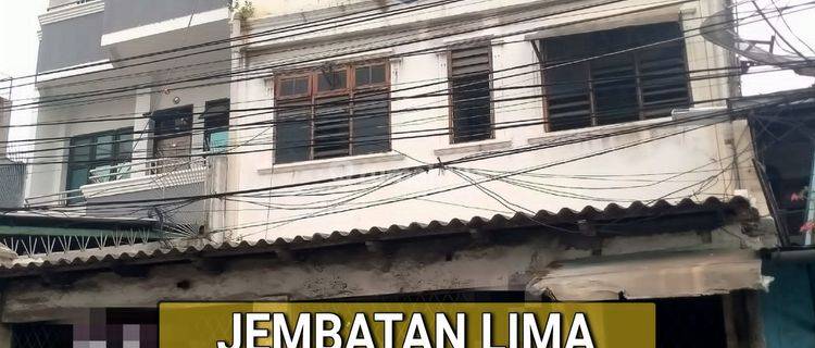 Ruko di Jembatan Lima Bekas Kost 4 Lantai 30 Kamar di Jalan Raya 1