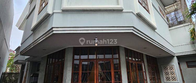 DIJUAL Rumah Mewah di Kawasan Elite Taman Kedoya Baru Jakarta Barat 1