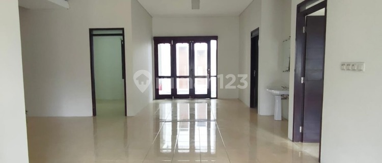 Rumah Nyaman Siap Huni di Komplek Singgasana Pradana Bandung 1